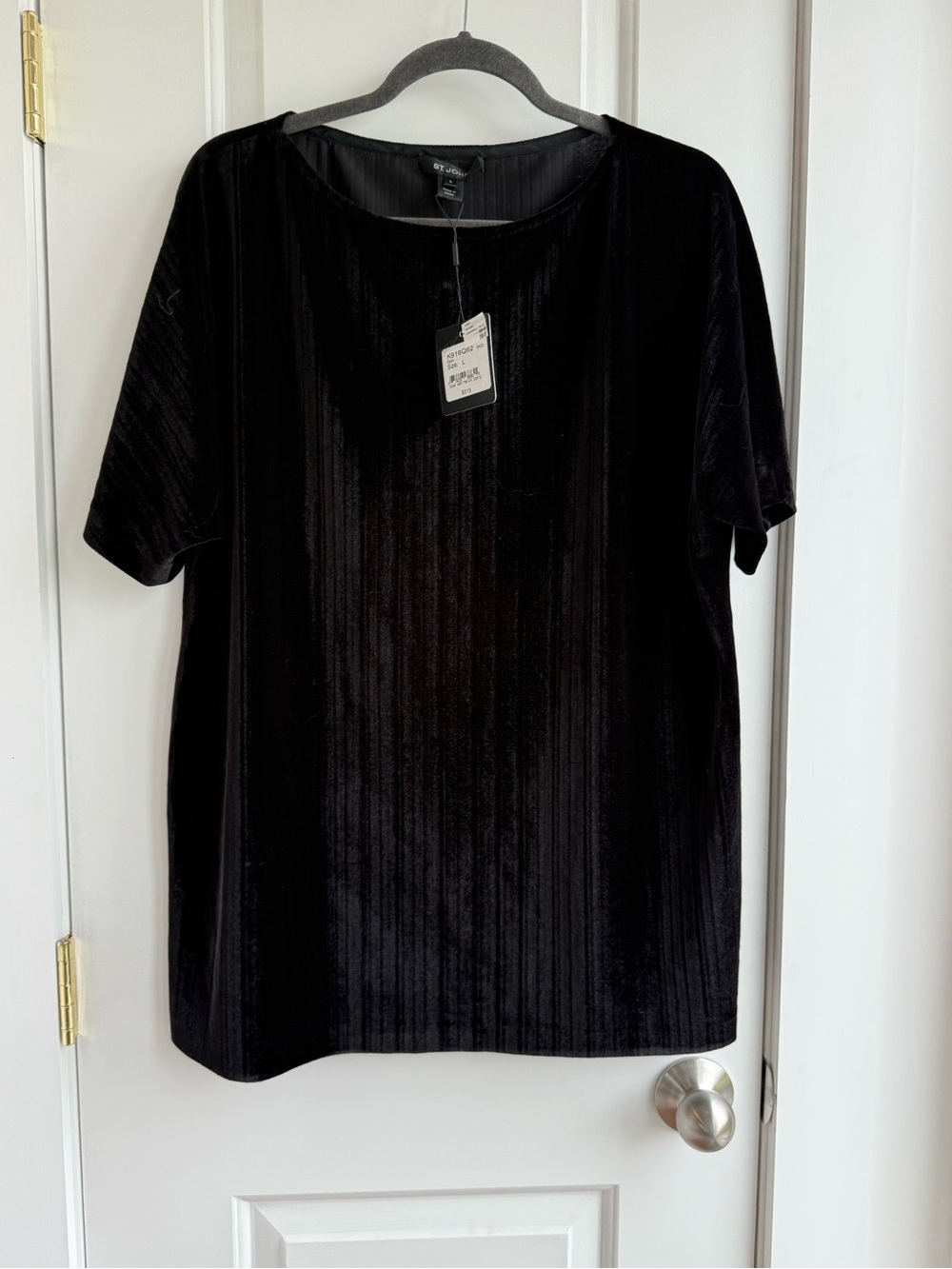 NWT St John black velvet short sleeve tunic top - size large